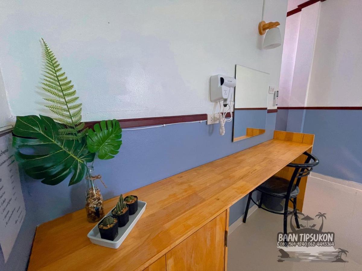 Baan Tipsukon Bed & Breakfast Ко Ларн Екстериор снимка