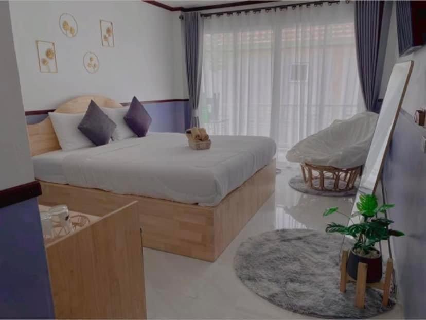 Baan Tipsukon Bed & Breakfast Ко Ларн Екстериор снимка