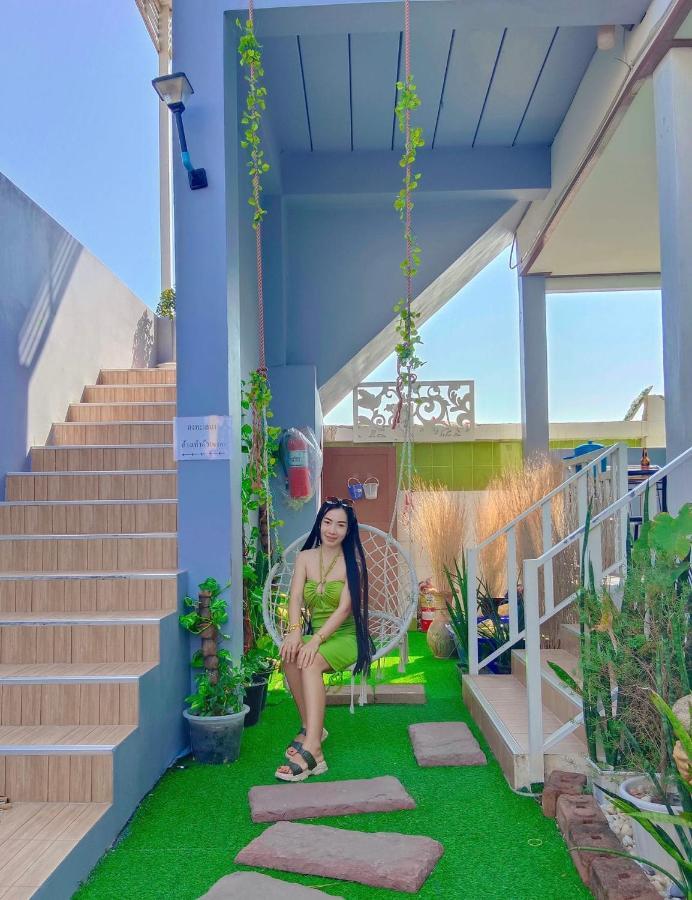 Baan Tipsukon Bed & Breakfast Ко Ларн Екстериор снимка