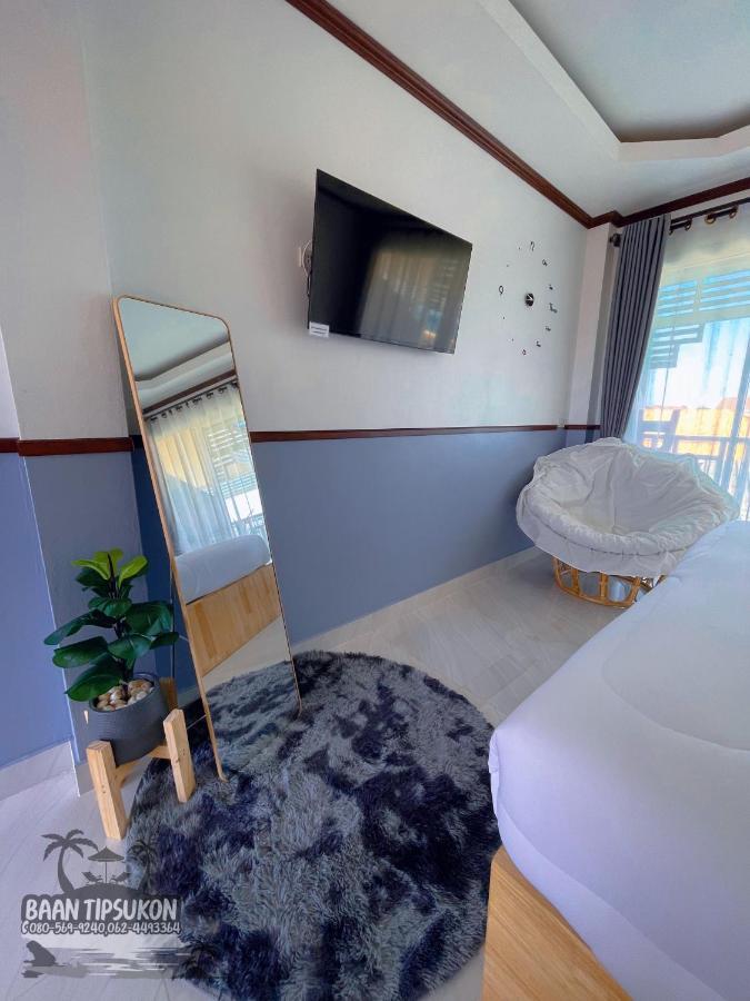 Baan Tipsukon Bed & Breakfast Ко Ларн Екстериор снимка