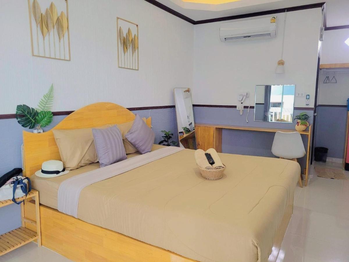 Baan Tipsukon Bed & Breakfast Ко Ларн Екстериор снимка