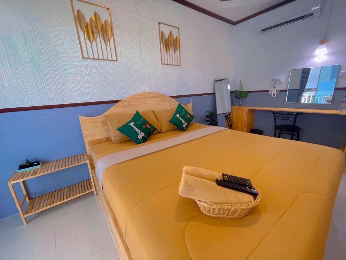Baan Tipsukon Bed & Breakfast Ко Ларн Екстериор снимка