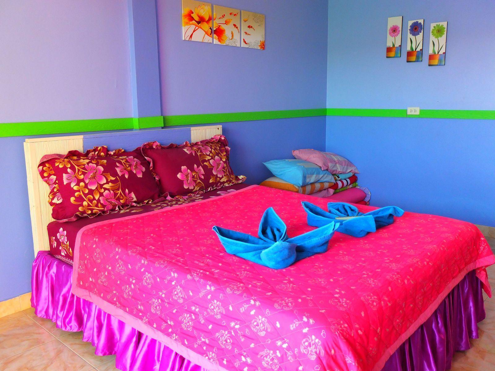 Baan Tipsukon Bed & Breakfast Ко Ларн Екстериор снимка